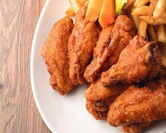 Wings (1 lb), Fries, and Dip
