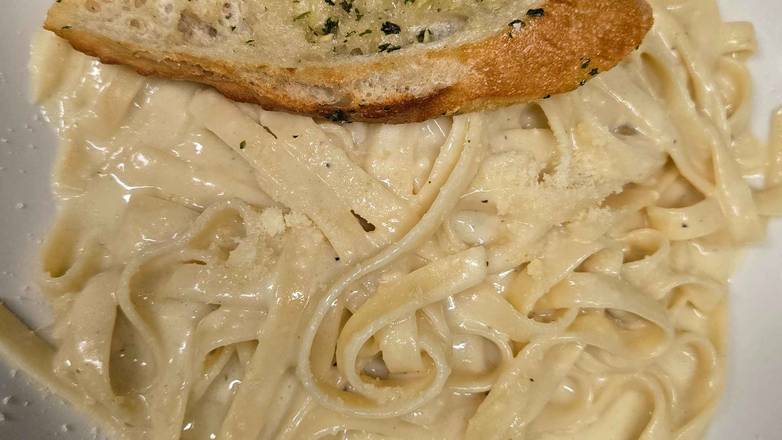 Classic Fettuccine Alfredo