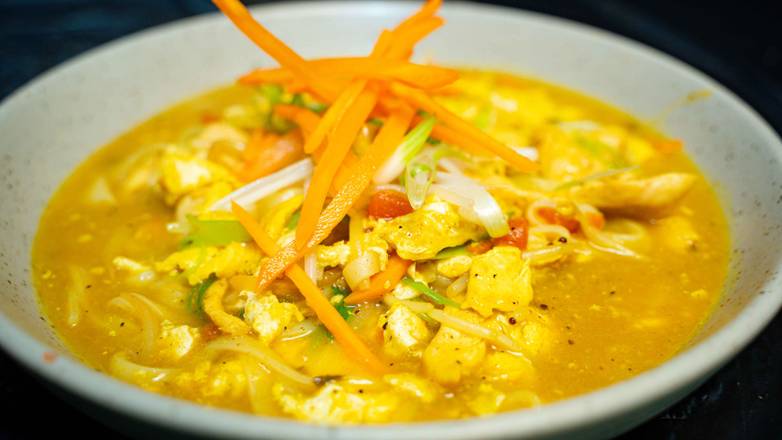 CHICKEN COCONUT CURRY NOODLE BOWL