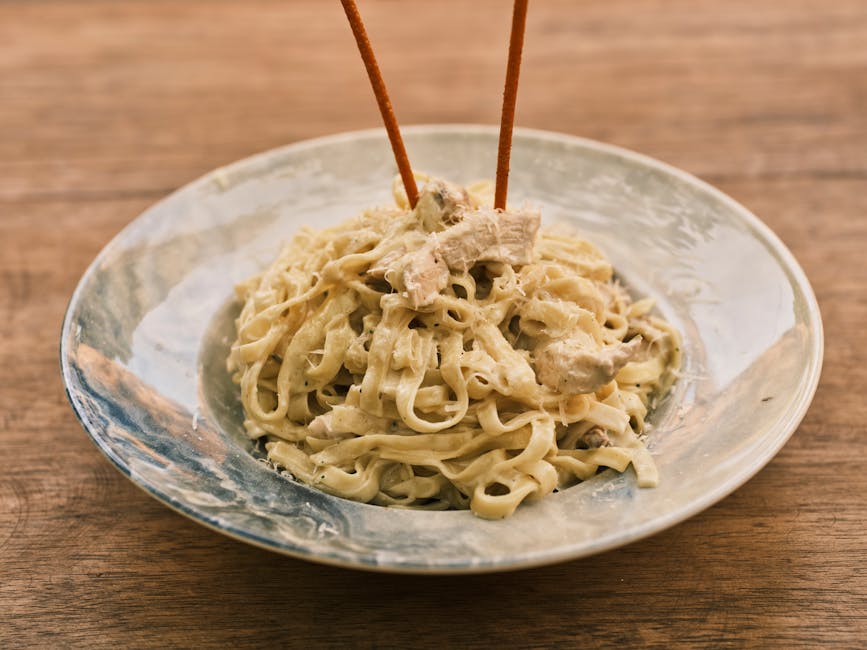 FETTUCCINE CHICKEN ALFREDO