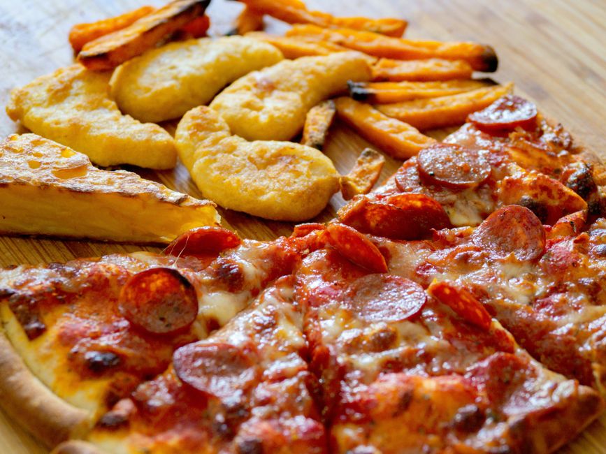 Kids Cheese Pizza & Fries