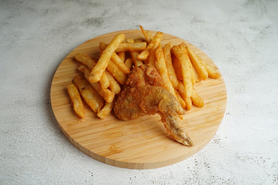 Kids Chicken Wings & Fries